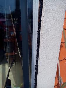 400, -Kč  15 €  1 hod. Oprava zatékajících oken v novostavbě Bratislava výškové práce www.hajman.eu 5
