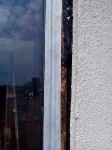 400, -Kč  15 €  1 hod. Oprava zatékajících oken v novostavbě Bratislava výškové práce www.hajman.eu 7